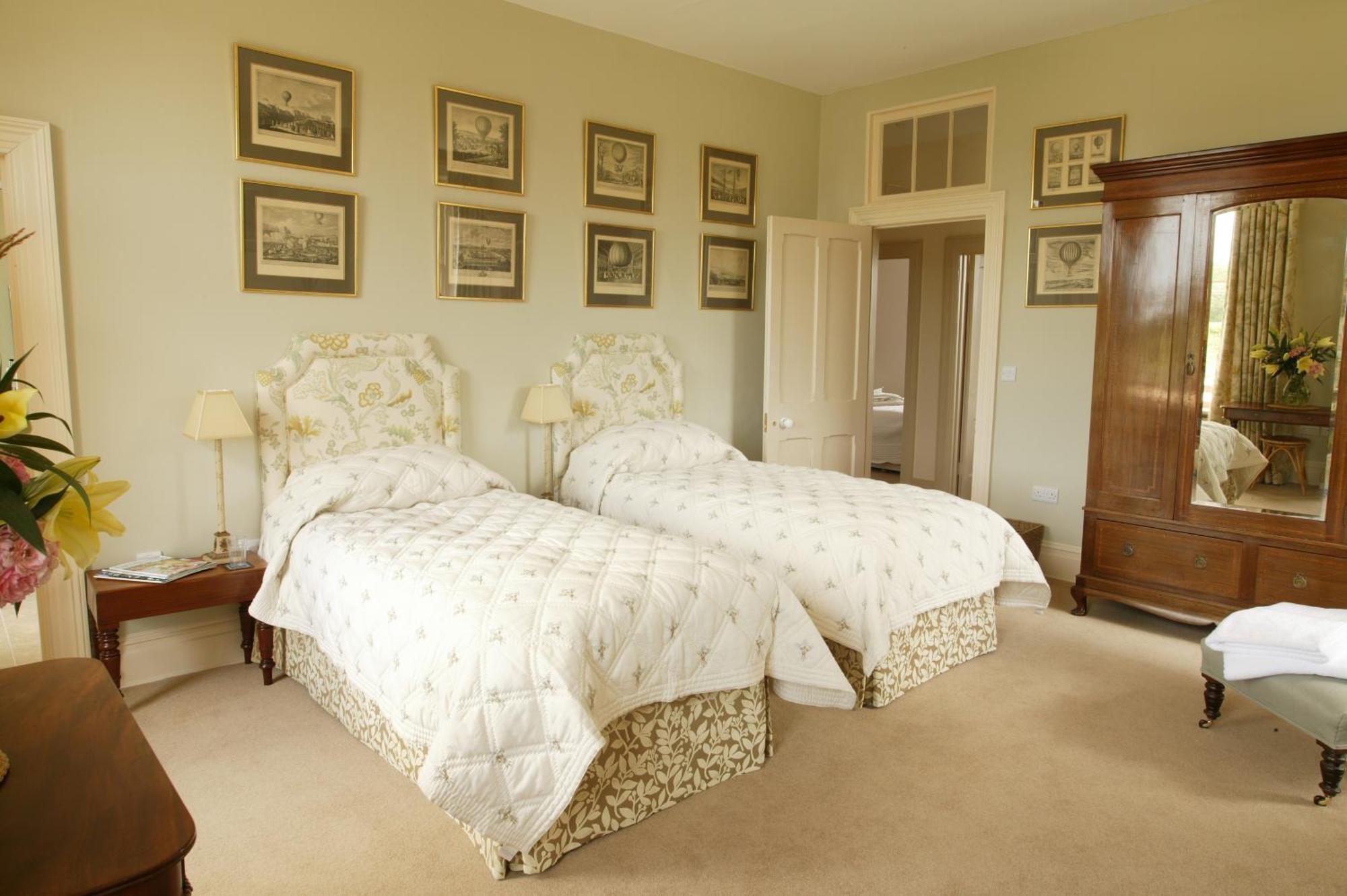 סווינדון Overtown Manor Bed And Breakfast מראה חיצוני תמונה