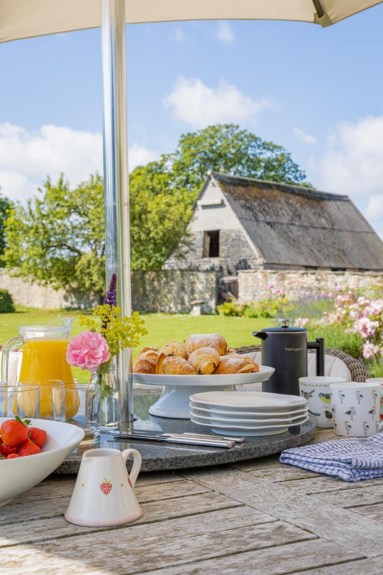 סווינדון Overtown Manor Bed And Breakfast מראה חיצוני תמונה